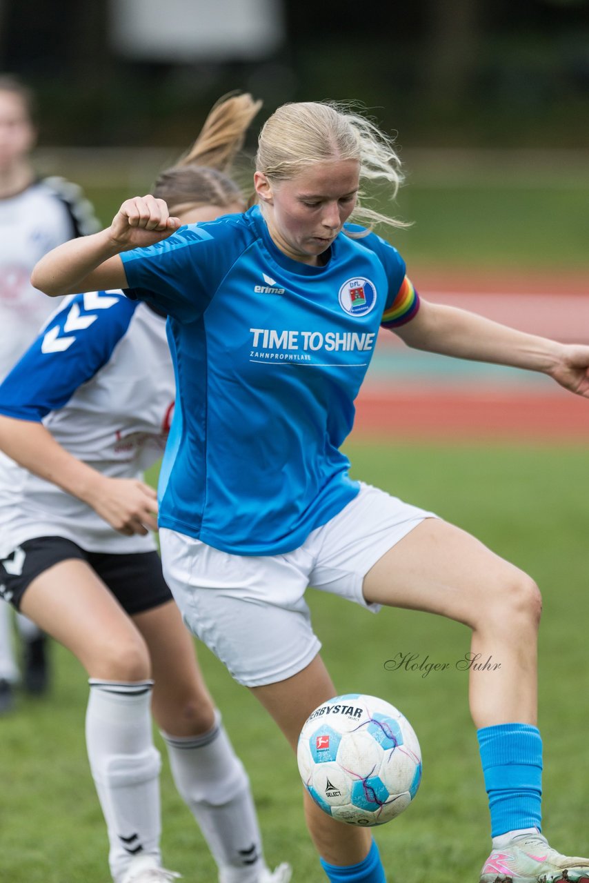 Bild 342 - wBJ VfL Pinneberg - Germania Schnelsen : Ergebnis: 15:1